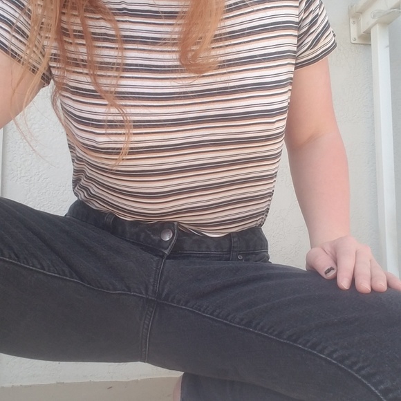 90s Vintage Striped Tee - Picture 3 of 4